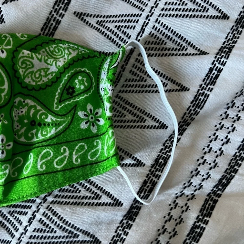 Intermix Green Bandana Face Mask NWT